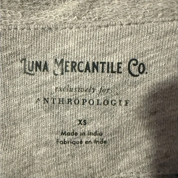 Gray Graphic Women’s Sweater - Picture 5 of 8